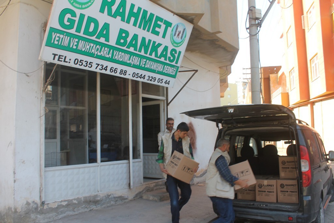 Rahmet Gıda Bankası'ndan yüzlerce aileye Ramazan yardımı